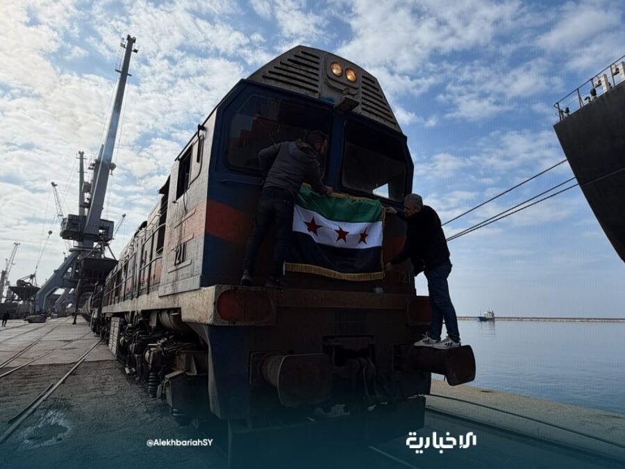 الأولى منذ 15 عاماً.. تسيير رحلة قطار لنقل الحبوب من مرفأ اللاذقية إلى حلب