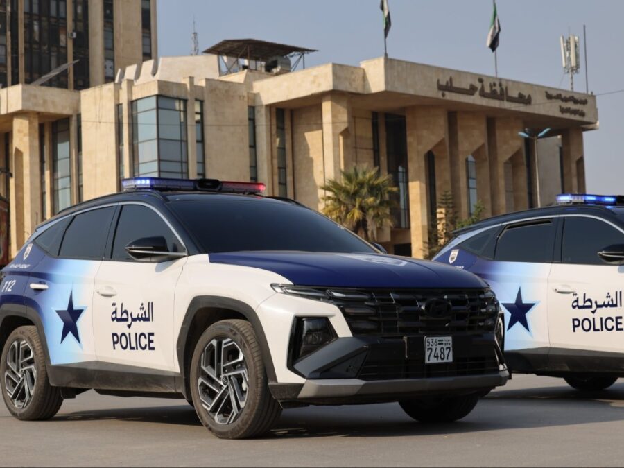 وزارة الداخلية تسلّم آليات الوزارة بهويتها البصرية الجديدة إلى الأمن الداخلي في حلب