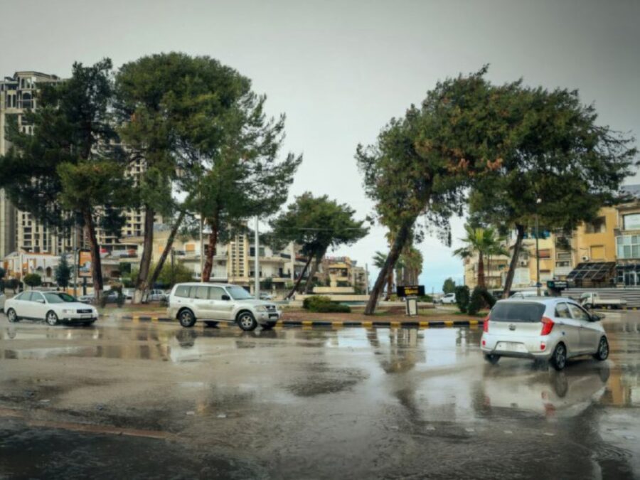 أمطار غزيرة في معظم المناطق وانخفاض ملموس على درجات الحرارة