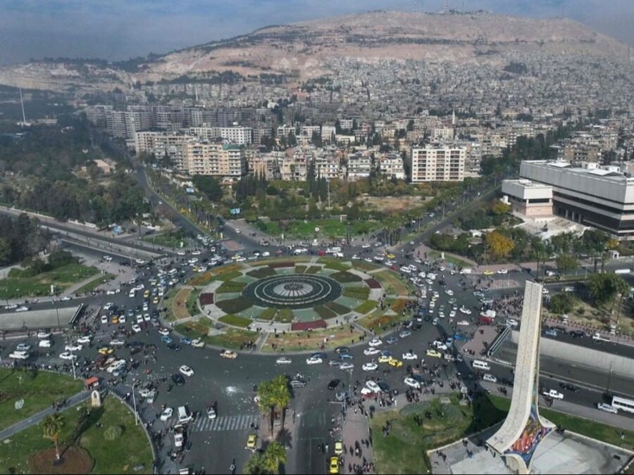 طقس مستقر ومشمس يتحول إلى غائم جزئياً والحرارة أعلى من معدلاتها