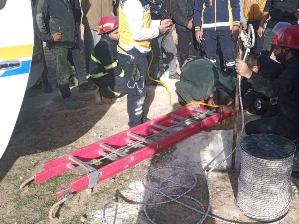 الرقة.. استجابة طارئة للدفاع المدني إثر سقوط طفل في بئر عميق قرب الطبقة