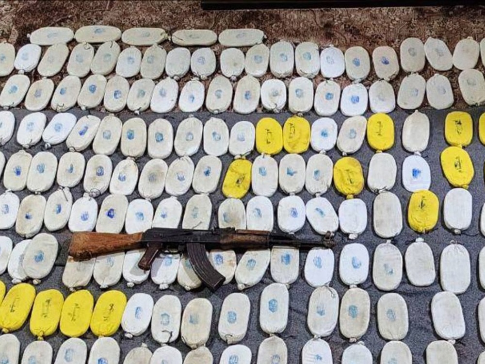 بعد الاشتباك مع مهربين قادمين من لبنان.. حرس الحدود يصادر شحنة مخدرات قرب الزبداني