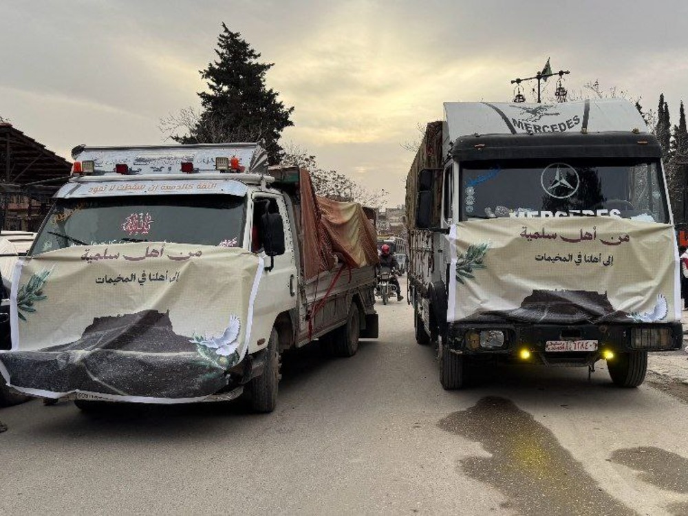 انطلاق قافلة مساعدات من مدينة سلمية إلى مخيمات النازحين بريف إدلب
