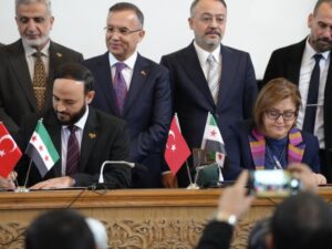 محافظة حلب توقع بروتوكول تعاون مع بلدية غازي عنتاب لدعم النقل والنظافة