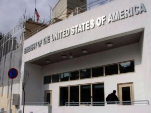 أسوشيتد برس: إدارة ترامب تخطط لإعادة فتح سفارتها في دمشق