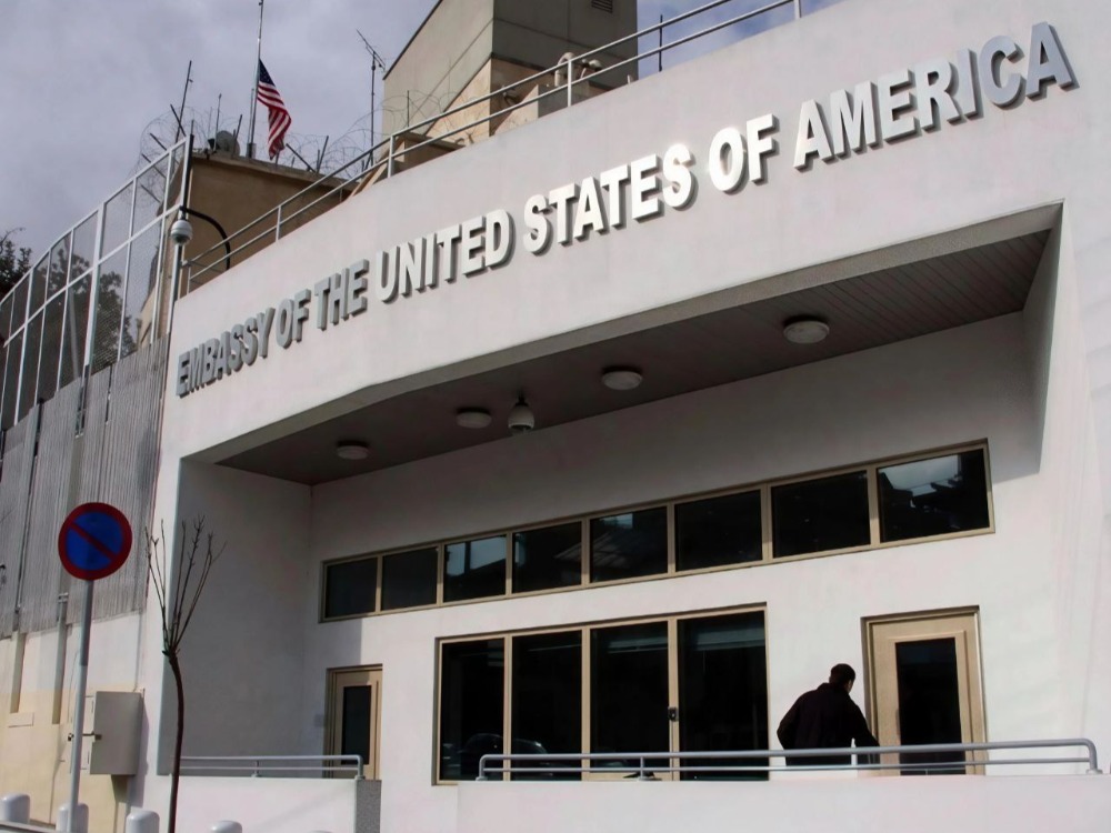 أسوشيتد برس: إدارة ترامب تخطط لإعادة فتح سفارتها في دمشق