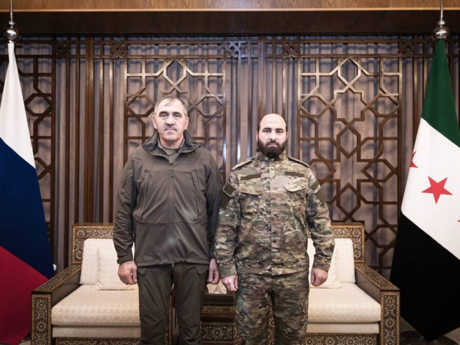 رئيس هيئة الأركان العامة يستقبل وفداً روسياً بهدف تعزيز التعاون العسكري