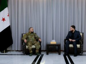 وزير الدفاع يبحث مع محافظ حماة آفاق تعزيز التعاون لترسيخ الأمن والاستقرار