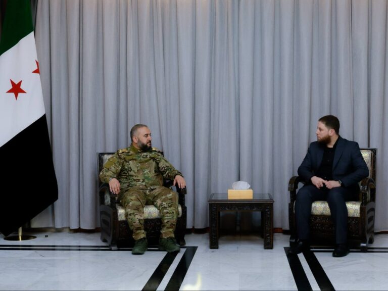 وزير الدفاع يبحث مع محافظ حماة آفاق تعزيز التعاون لترسيخ الأمن والاستقرار