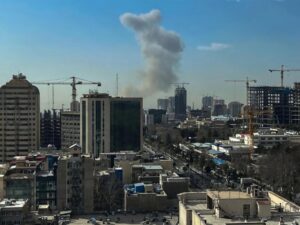 انفجارات عنيفة تهز طهران.. إسرائيل تعلن "ضربة استباقية" واستهداف مقار حكومية