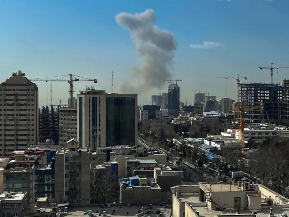 انفجارات عنيفة تهز طهران.. إسرائيل تعلن "ضربة استباقية" واستهداف مقار حكومية