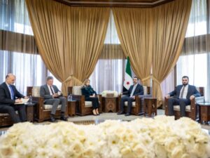 وزير الخارجية والمغتربين يبحث مع وفد أوروبي تطوير العلاقات وملف عودة اللاجئين