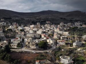 أجواء غير مستقرة تبدأ اليوم وتتعزز غداً بمنخفض جوي