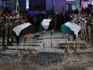 وزارة الدفاع تشيع 3 شهداء من أبناء محافظة إدلب ارتقوا شرقي حلب