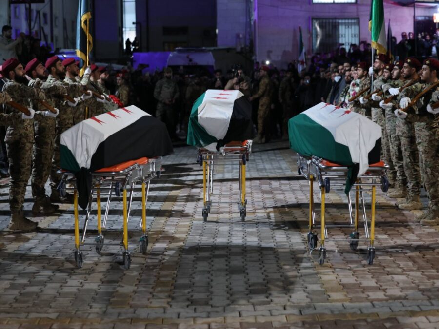 وزارة الدفاع تشيع 3 شهداء من أبناء محافظة إدلب ارتقوا شرقي حلب