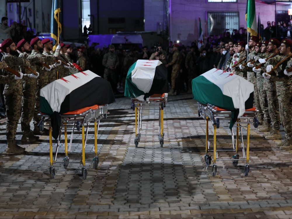 وزارة الدفاع تشيع 3 شهداء من أبناء محافظة إدلب ارتقوا شرقي حلب