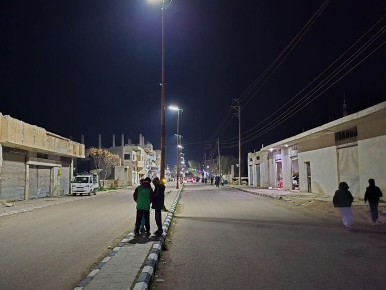 الأمن الداخلي يفرض حظر تجوّل مؤقت في مدينة بصرى الشام شرقي درعا