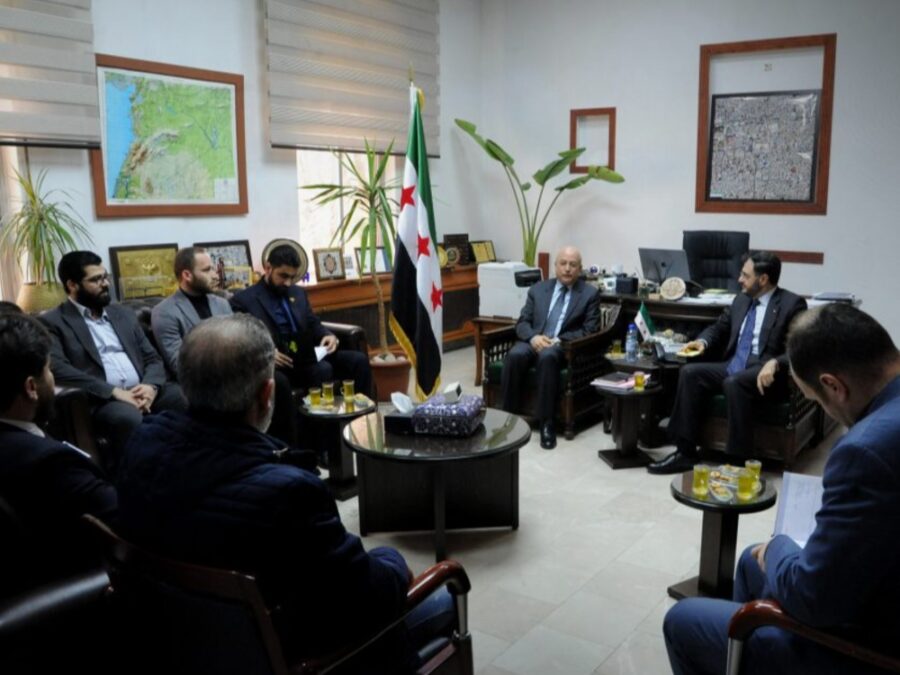 تعاون بين وزارتي الاتصالات لإطلاق مشروع أتمتة إجازات السوق