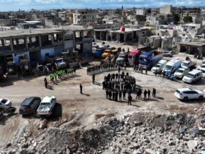 وزارة الطوارئ تطلق مشروعاً لإزالة الأنقاض من طرقات إدلب