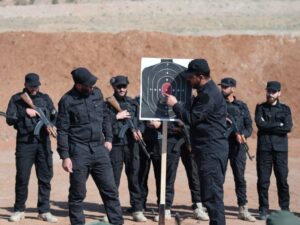 وزارة الداخلية تشارك في تحدي الإمارات للفرق التكتيكية (فيديو)