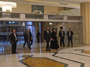 الرئيس الشرع يصل إلى قصر المؤتمرات للمشاركة بافتتاح معرض دمشق الدولي للكتاب