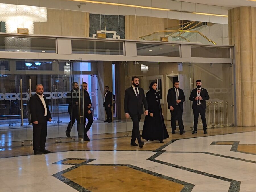 الرئيس الشرع يصل إلى قصر المؤتمرات للمشاركة بافتتاح معرض دمشق الدولي للكتاب