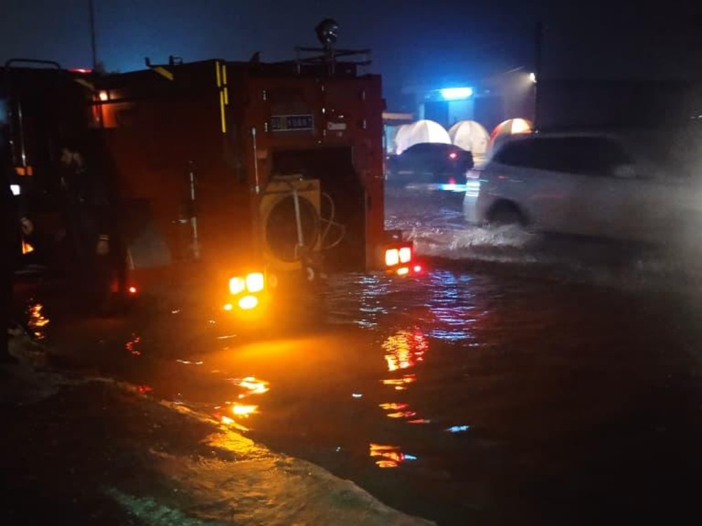 إصابة سبعة أشخاص جراء سقوط سيارة إسعاف بوادٍ في ريف اللاذقية