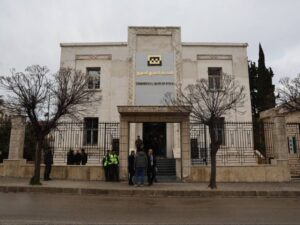 محافظ إدلب يفتتح فرع المصرف التجاري المركزي في المدينة