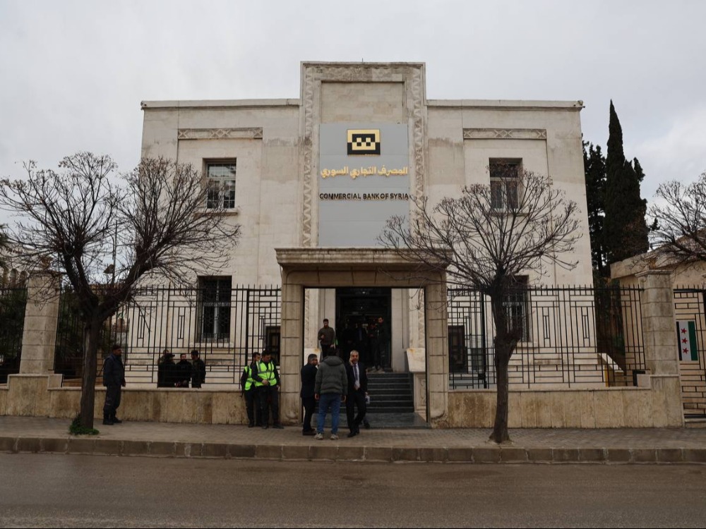 محافظ إدلب يفتتح فرع المصرف التجاري المركزي في المدينة