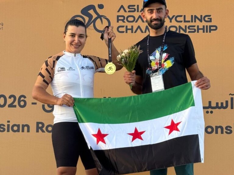 فتاة سورية تحرز لقب بطولة آسيا للدراجات الهوائية