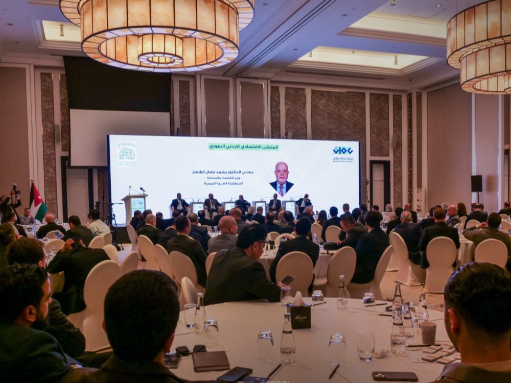 وزير الاقتصاد يبحث بملتقى عمّان الاقتصادي تعزيز التعاون الاستثماري مع الأردن