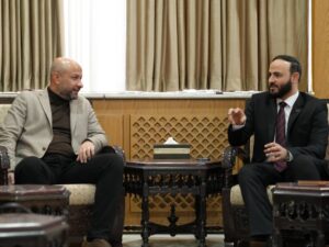 وزير الطوارئ ومحافظ حلب يبحثان تسريع ترحيل الأنقاض من المدينة