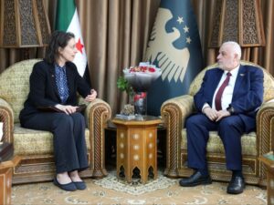 وزير الأوقاف يبحث مع ممثلة المملكة المتحدة تعزيز العلاقات ودعم السلم الأهلي