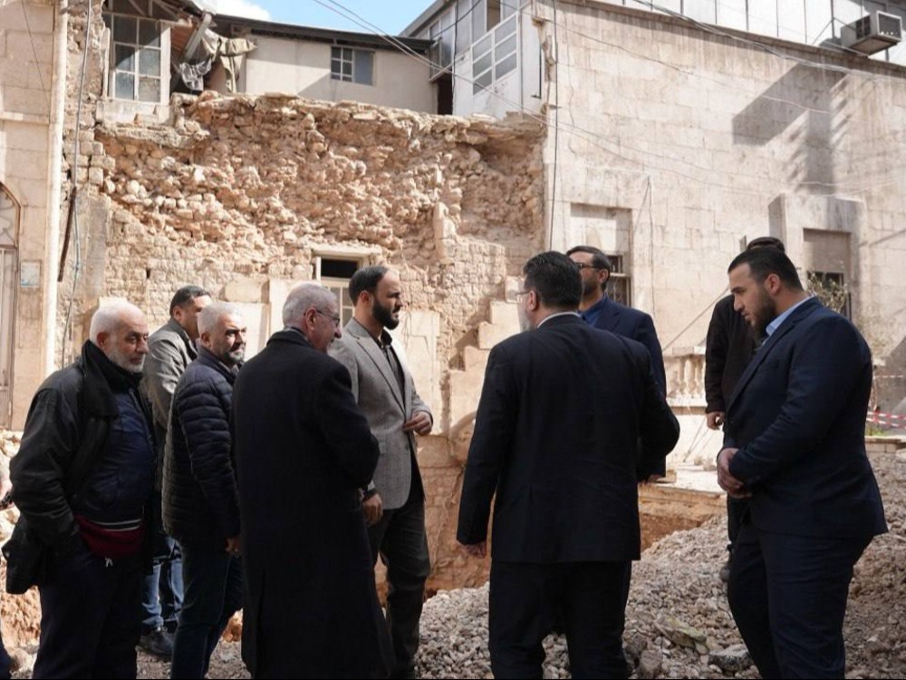 محافظ حلب يتفقد موقع الانهيار الجزئي في جامع حسان بن ثابت في المدينة