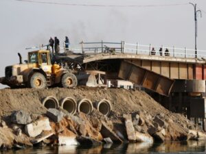 محافظة الرقة: جهود مكثفة لإعادة تأهيل جسر المنصور