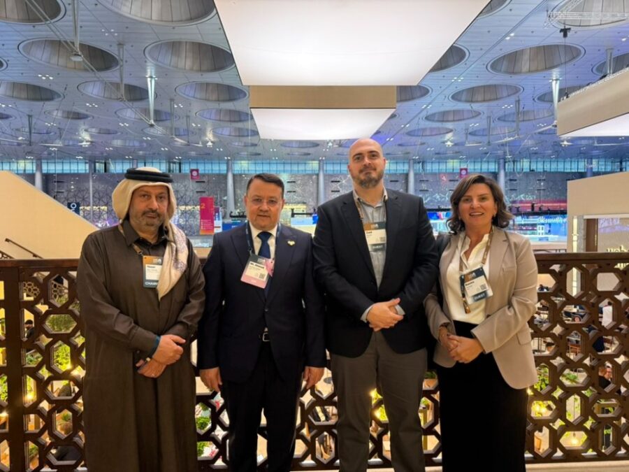 مستشار الرئاسة يلتقي مسؤولي ميتا في قمة الويب لمناقشة مستقبل المنصات بسوريا