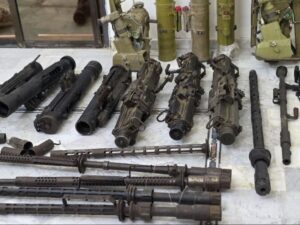 الداخلية تحبط محاولة تهريب صواريخ وأسلحة في ريف دير الزور