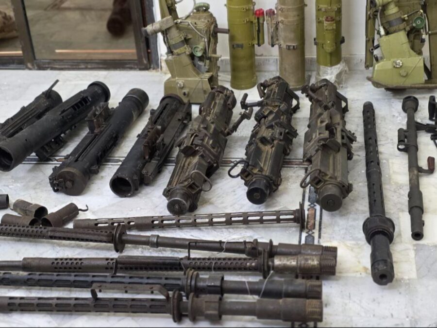 الداخلية تحبط محاولة تهريب صواريخ وأسلحة في ريف دير الزور