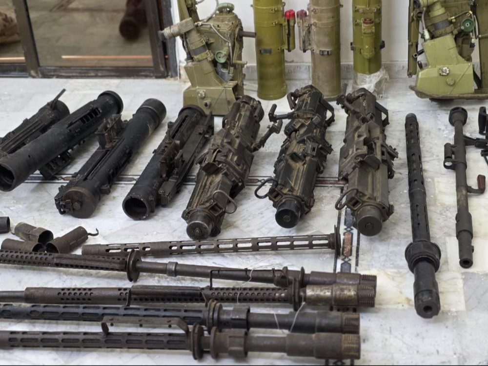 الداخلية تحبط محاولة تهريب صواريخ وأسلحة في ريف دير الزور