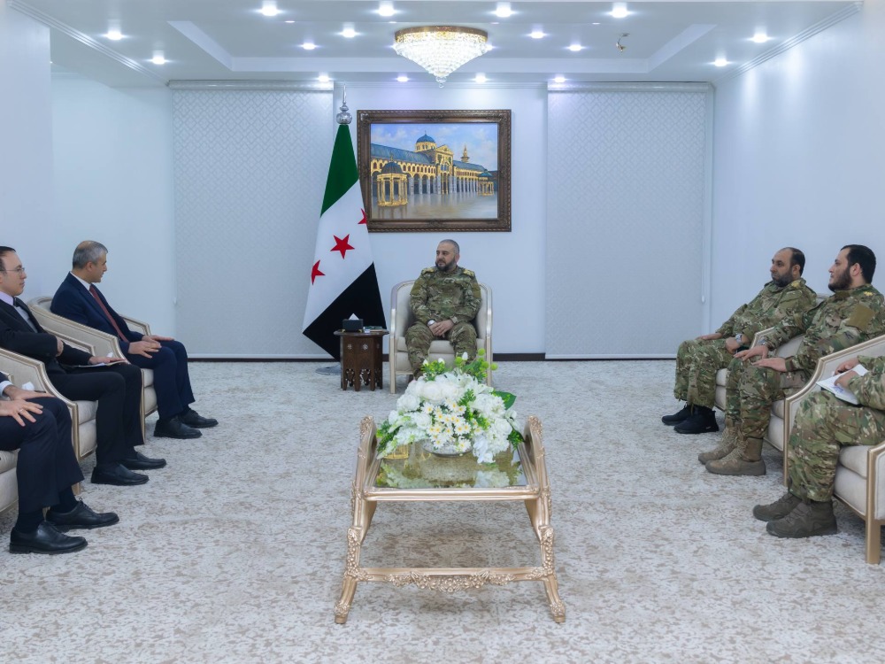 وزير الدفاع يبحث مع وفد تركي رفيع آفاق التعاون الدفاعي المشترك