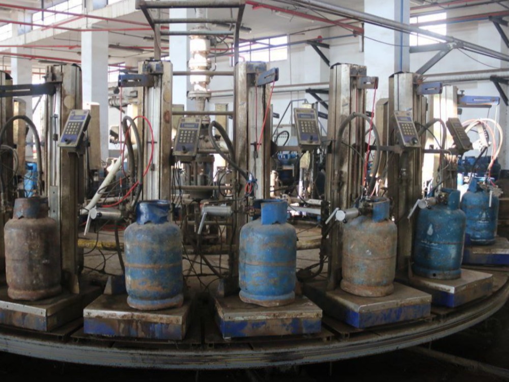 وزارة الطاقة توضح للإخبارية أسباب تراجع توفر الغاز المنزلي