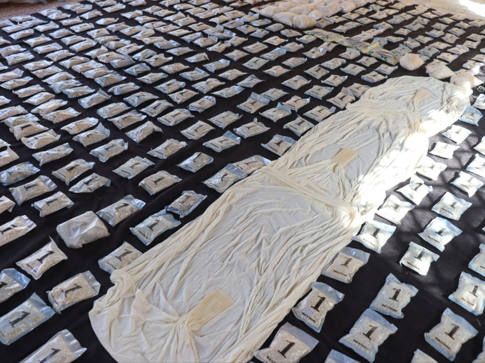 الداخلية: ضبط كميات كبيرة من المخدرات وأدوات تستخدم في عمليات التهريب