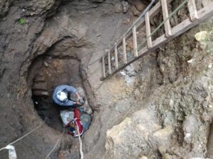 اللاذقية.. الدفاع المدني يجري عمليات بحث وإنقاذ لعالقين في حفرة بمدينة جبلة