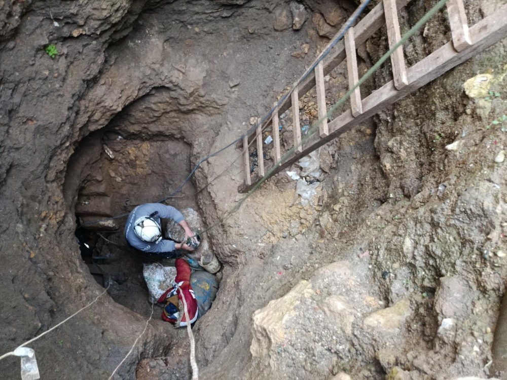 اللاذقية.. الدفاع المدني يجري عمليات بحث وإنقاذ لعالقين في حفرة بمدينة جبلة