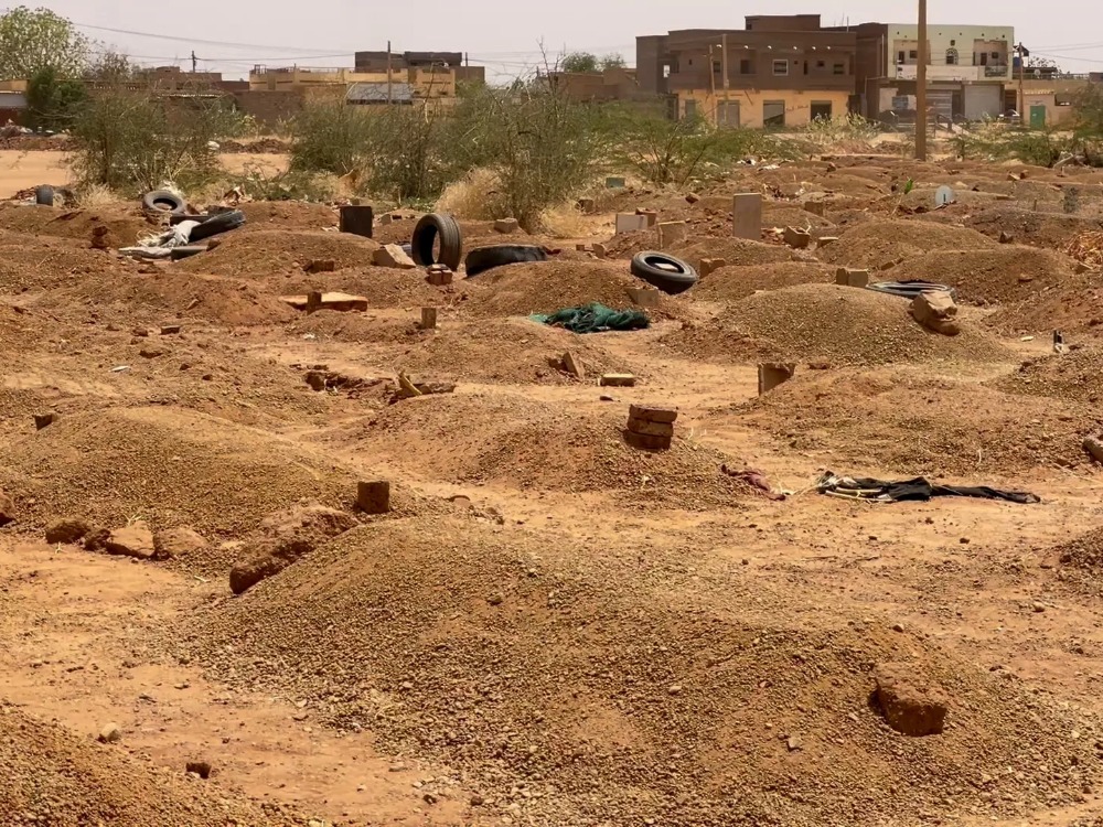 العثور على مقبرة جماعية تضم رفات أشخاص مجهولي الهوية في ريف البوكمال