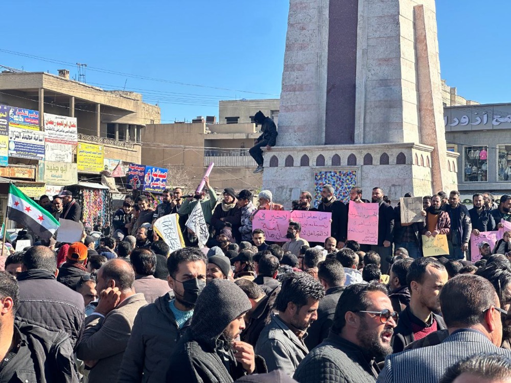 الرقة.. وقفة احتجاجية للمعلمين للمطالبة بتثبيتهم ضمن مدارسهم