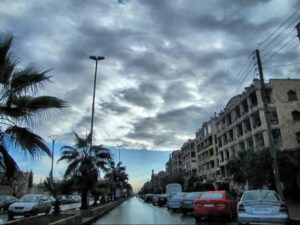 هطولات مطرية متفرقة خلال اليومين القادمين واستمرار المنخفض حتى الخميس