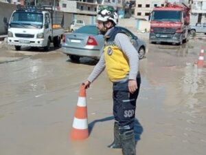 فتح 89 ممراً مائياً.. جهود مكثفة للدفاع المدني خلال العاصفة المطرية