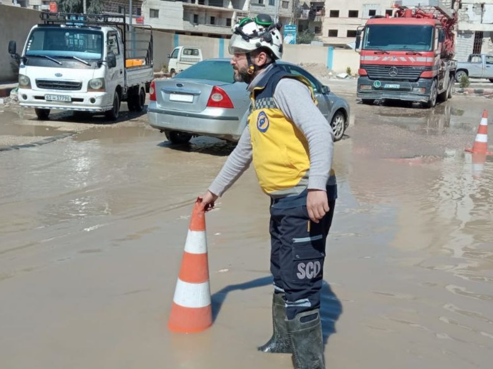 فتح 89 ممراً مائياً.. جهود مكثفة للدفاع المدني خلال العاصفة المطرية