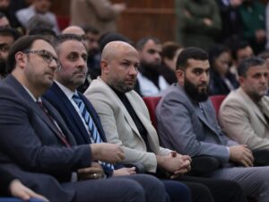 ورشة عمل حكومية تبحث حلولاً سكنية وتضع خارطة لإنهاء واقع المخيمات بإدلب